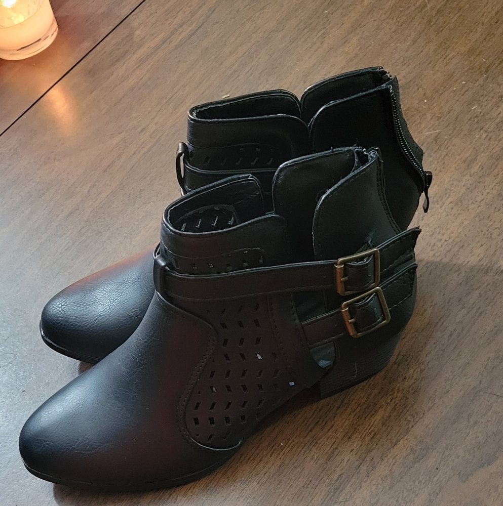 Ankle Black Strap Zipper Boots